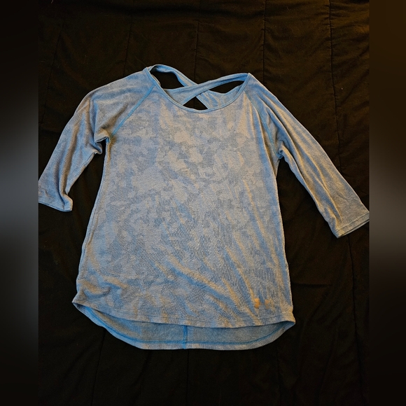 3 Under Armour Tops - Picture 2 of 10